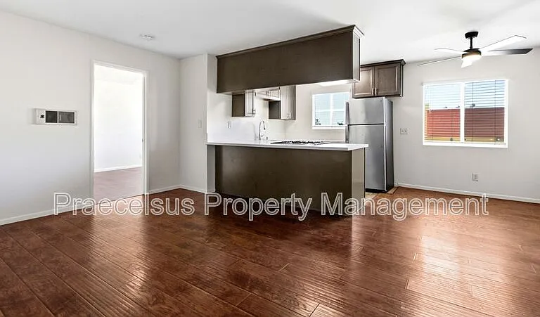 1070 Georgia St #M — Photo 3