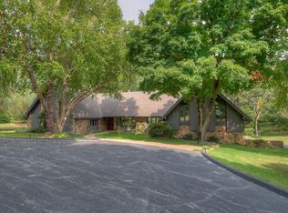 1053 S Summit Rd, Carthage, MO 64836