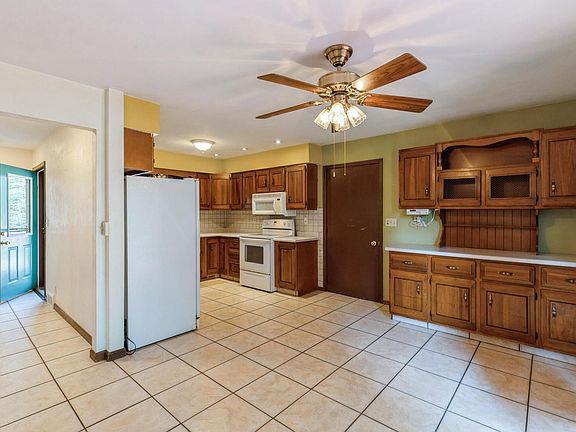 5th image of 1307 Maple Wood Ct