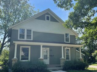 111 N 1st St #B, Geneva, IL 60134