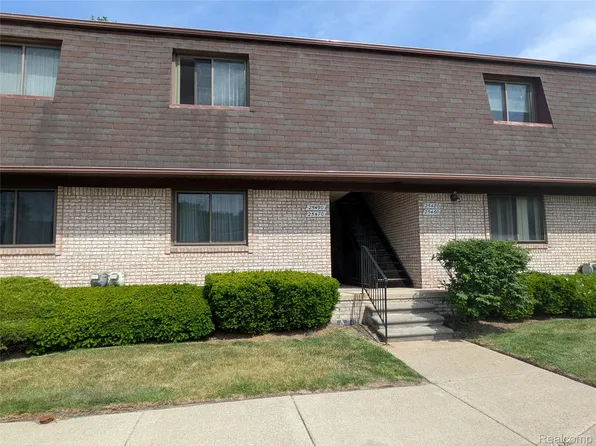 25470 Quarter Deck St, Harrison Township, MI 48045