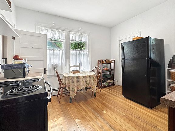 3rd image of 3 Leighton Street