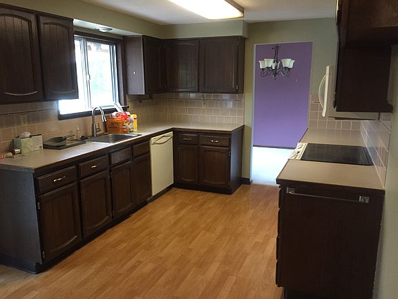 2nd image of 16971 SE Shadybrook Dr