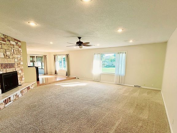 5th image of 30 Spruce Dr