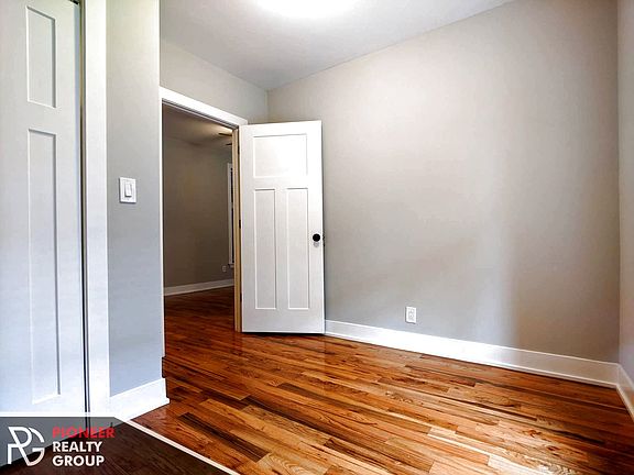 5th image of 627 W Oakdale Ave #6291