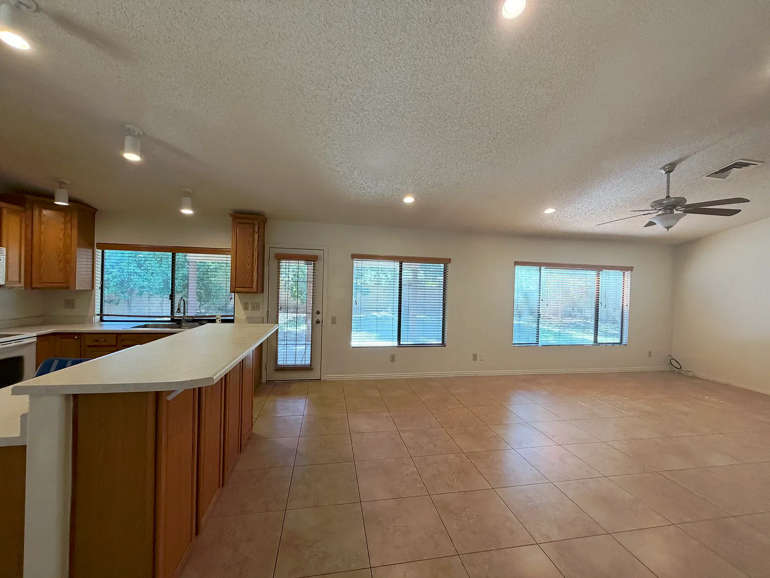 3 bed, 1604 sqft, $2,100 — Photo 3