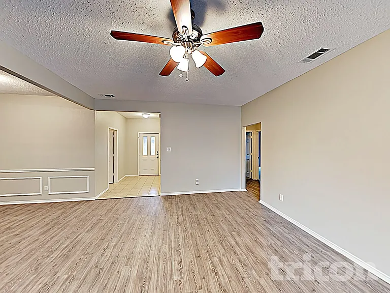 206 Briarglen Dr — Photo 3