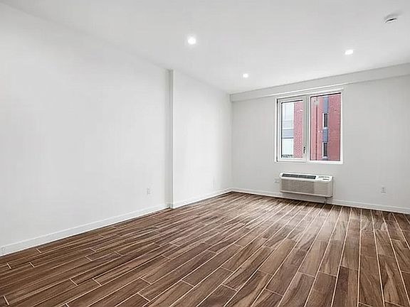 4th image of 906 E New York Ave #6E