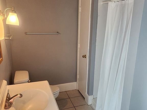 4th image of 418 N Columbus St