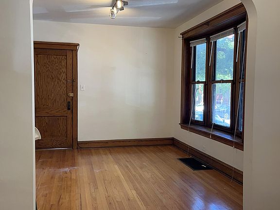 3rd image of 3244 N Greenview Ave #1