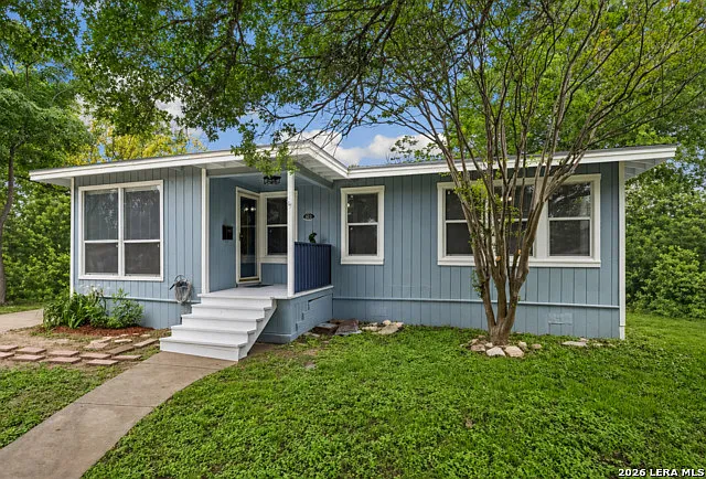 3 bed, 1.0 bath, 1008 sqft, $1,650 — Photo 2