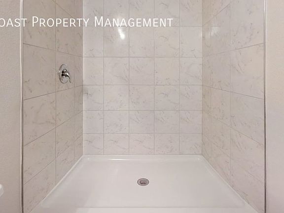 5th image of 2 Uniondale Pl #B