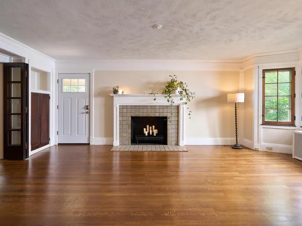 2155 Middlefield Rd, Cleveland Heights, OH 44106