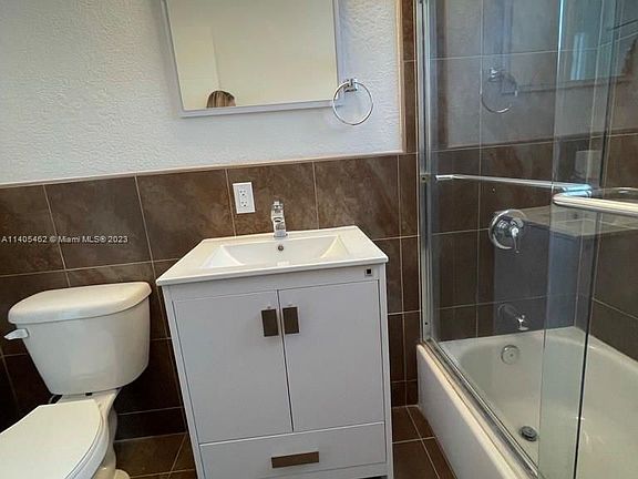 5th image of 1995 Calais Dr APT 3