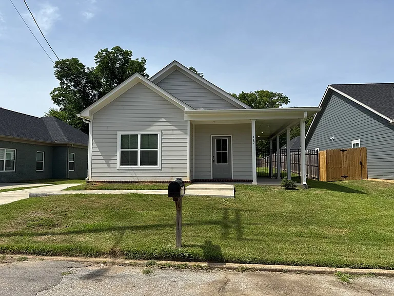117 Otis St — Photo 1