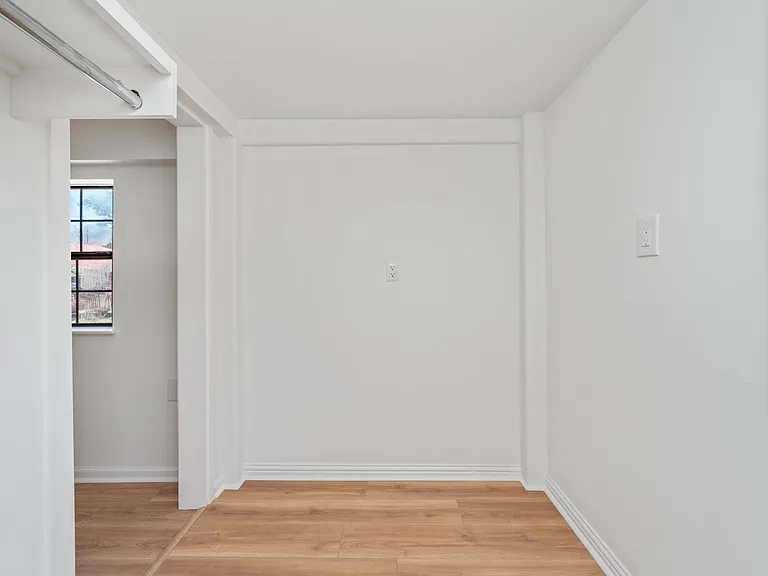 1002 High Grove Ct #B — Photo 17