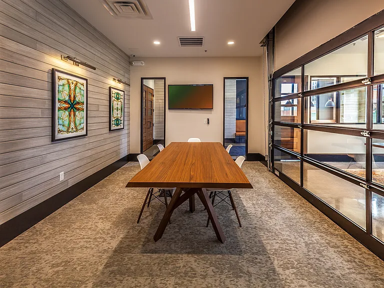 Post House — Photo 17