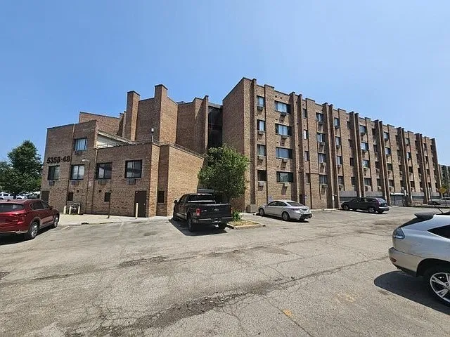 5348 N Cumberland Ave #405