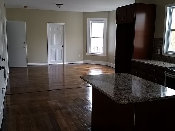 Large Renovated Apartment - Open Floorplan