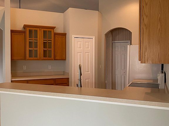 Kitchen with breakfast bar