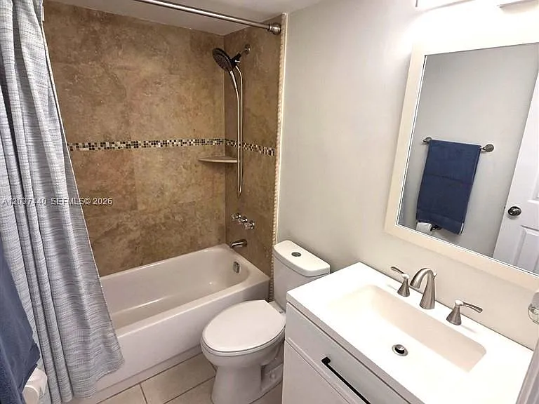 2400 NE 10th St #104 — Photo 10