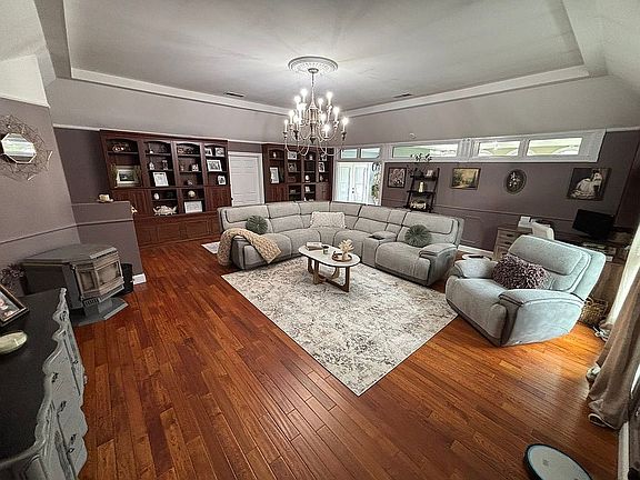 3rd image of 1540 Mines Rd