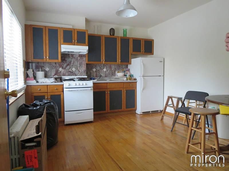 1st image of 606 Leonard St #02