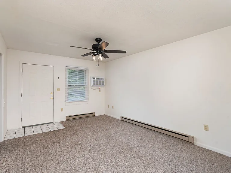418 Straith St #C — Photo 7