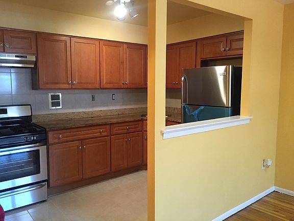 2nd image of 3324 Wickham Ave