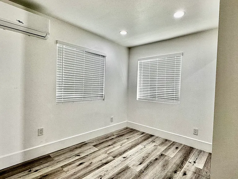 2602 1/2 W Borchard Ave — Photo 18