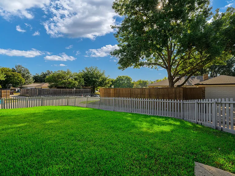 2400 Bengal Ln — Photo 25
