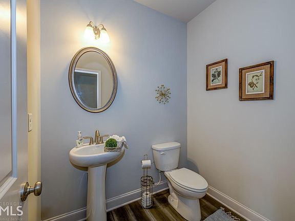 3rd image of 127 Lotus Cir