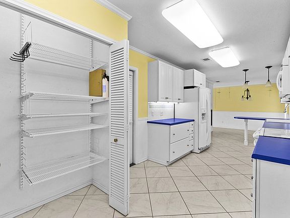 5th image of 1701 Bayshores Dr