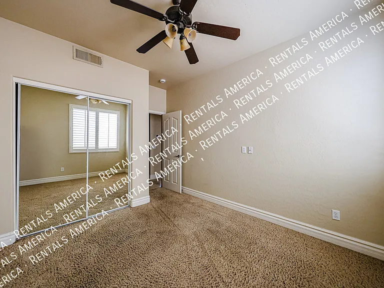 2211 W Olive Way — Photo 22