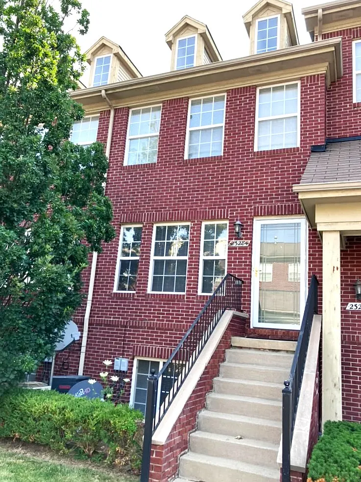 2 bed, 1046 sqft, $1,650 — Photo 1
