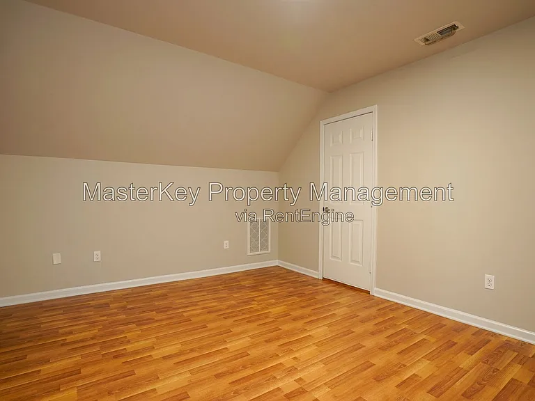 1008 Knighthood Ln — Photo 18