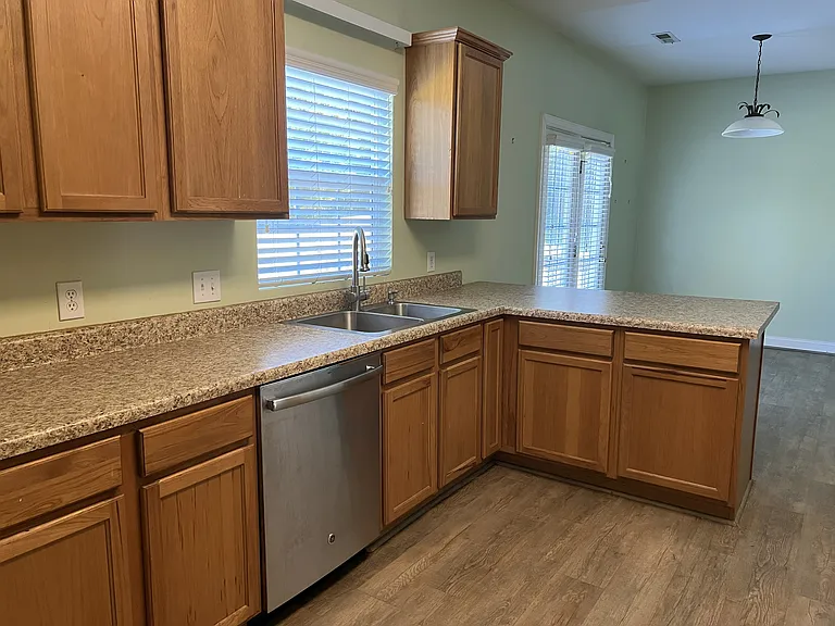 Kitchen (downstairs)