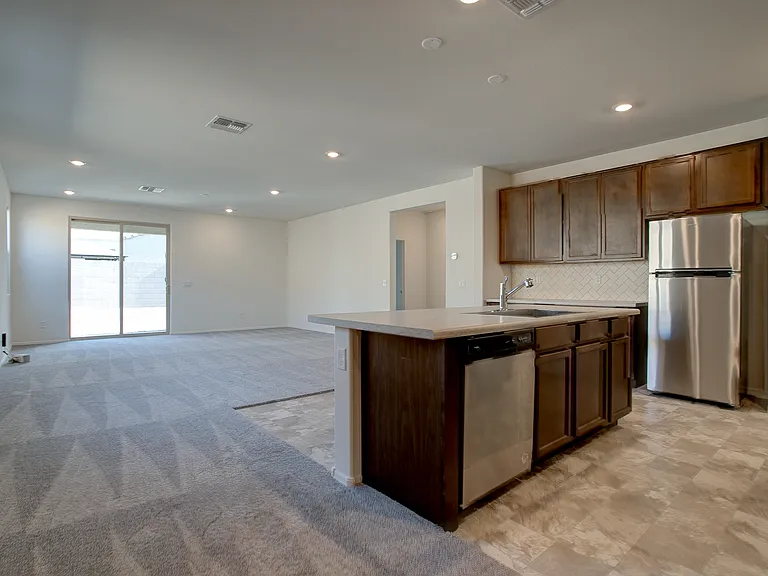 12340 W Kaler Dr — Photo 8