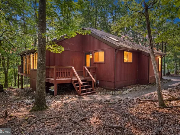 19 Snowflake Ln, Hedgesville, WV 25427
