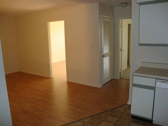 View to washer/dryer clo