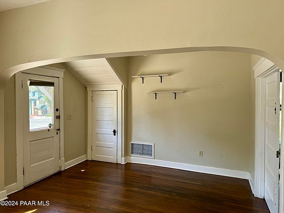 3rd image of 303 S Marina St