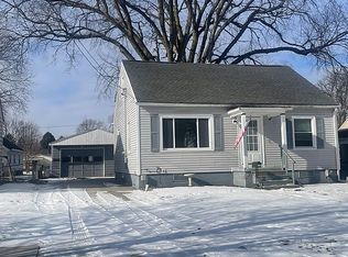 208 Hall St, Essexville, MI