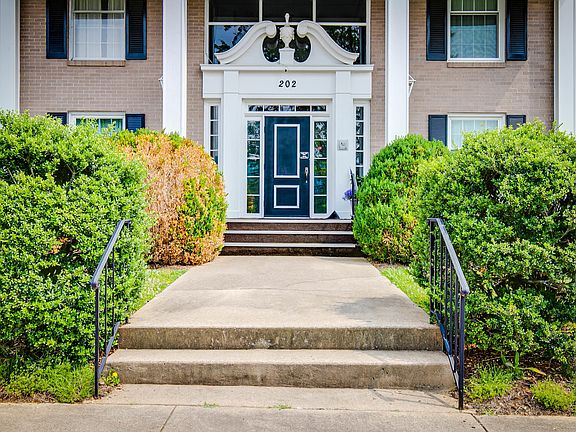 2nd image of 202 University Pkwy APT 24E