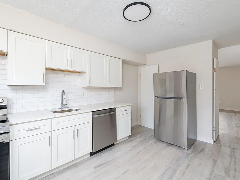 Forest Creek Apartments — Photo 1