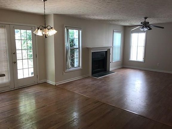 3rd image of 615 Manor Glen Dr