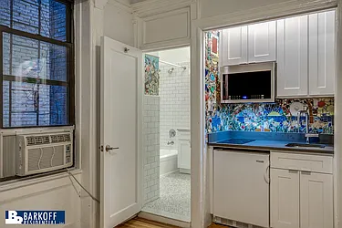 Rented by Barkoff Residential 