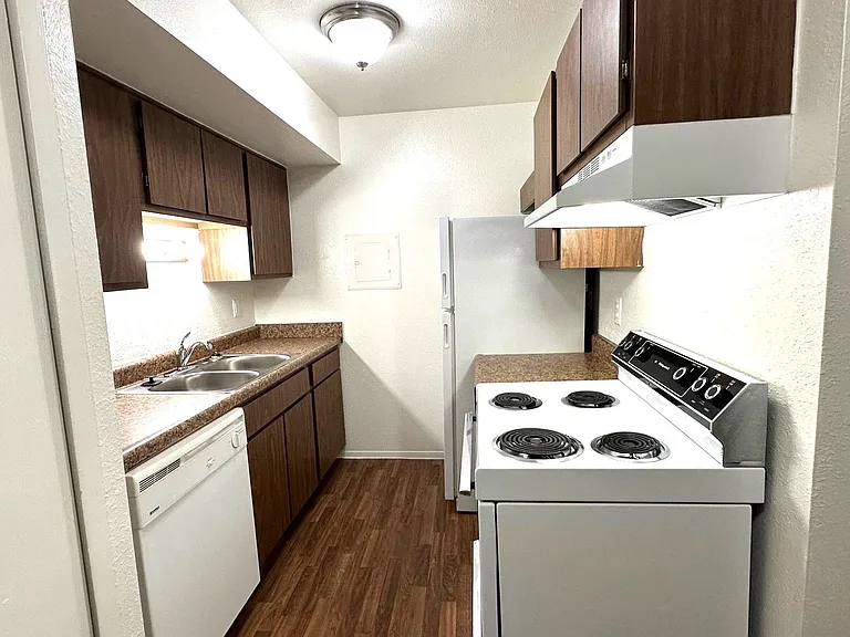 Woodland Place Apartments — Photo 37