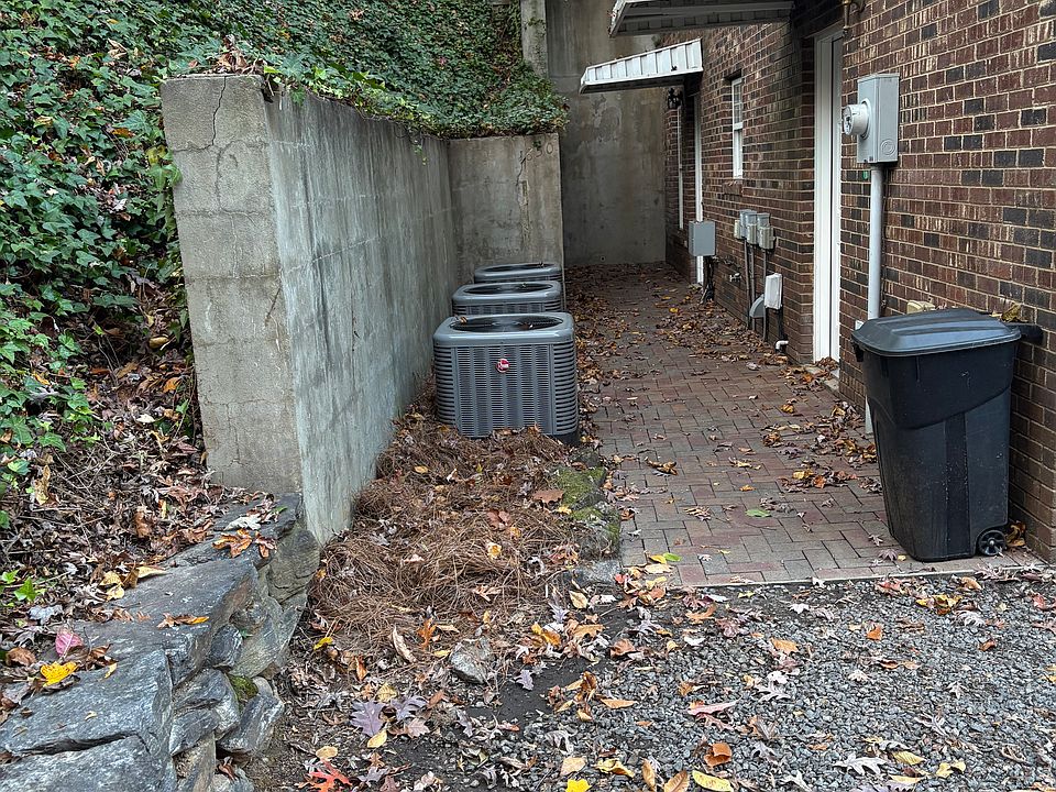 1st image of 1850 Eastover Dr