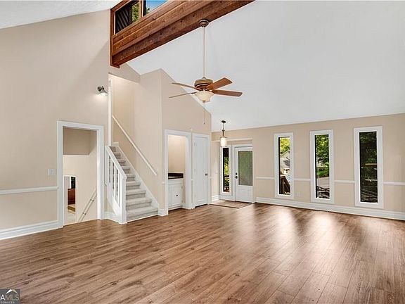 5th image of 2404 Stockton Pl