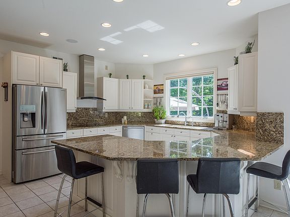 5th image of 8810 Sweetwater Ct